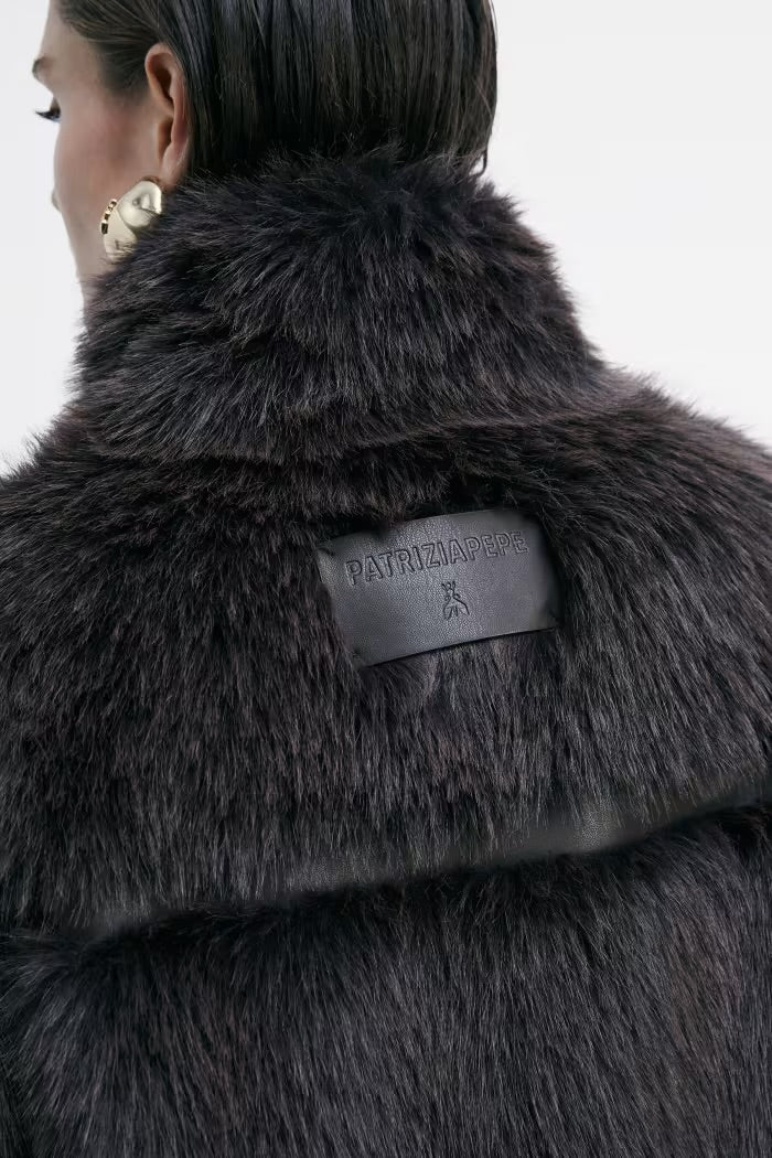 Kurze flauschige Jacke