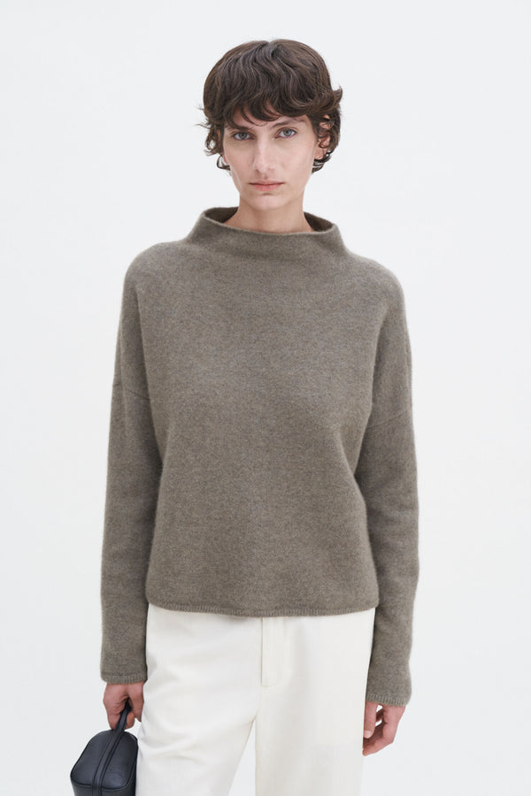 Mika Yak Funnelneck Sweater Moss grey