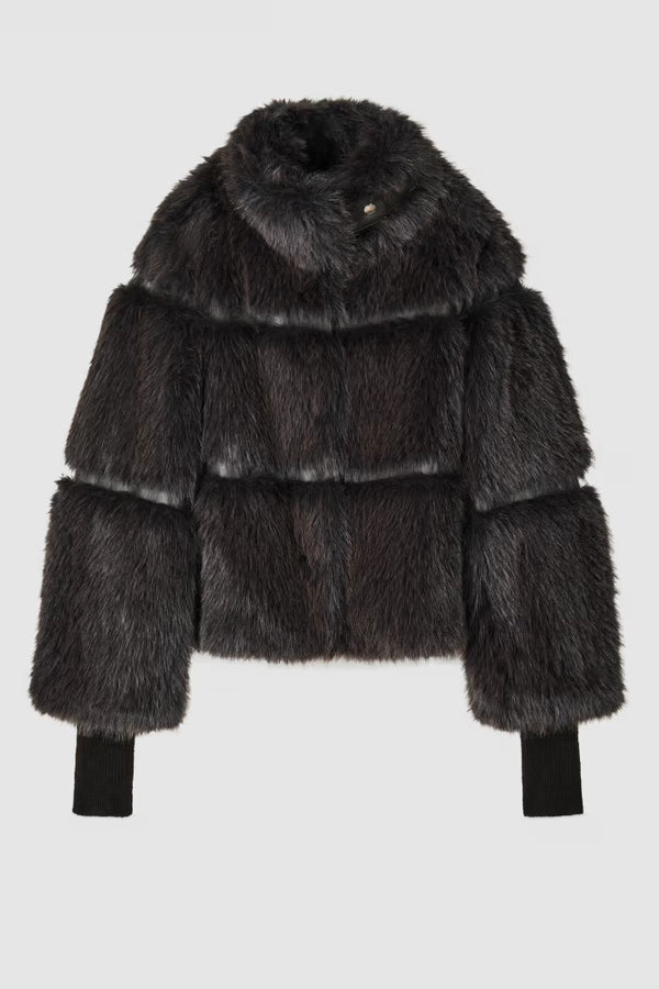 Kurze flauschige Jacke