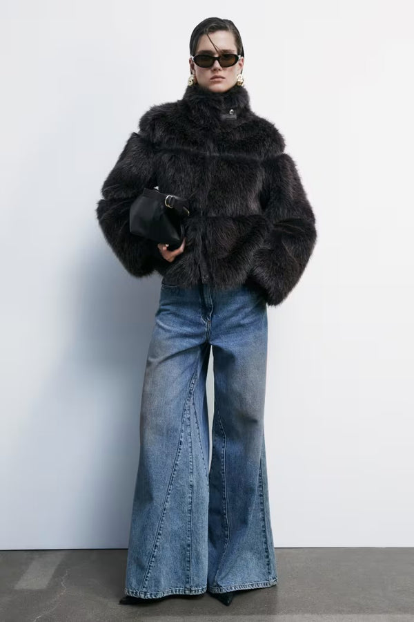 Kurze flauschige Jacke