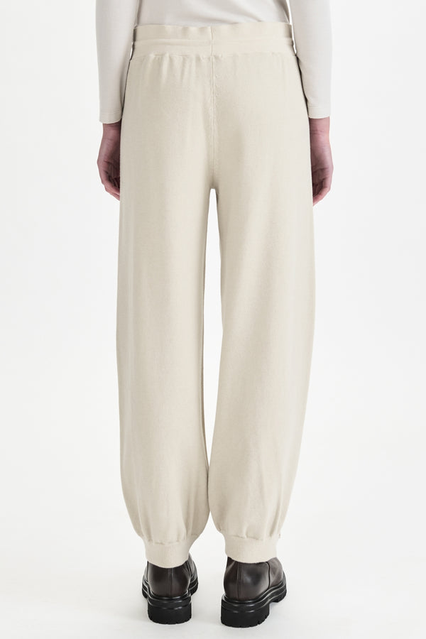 Pants in viscose and wool
