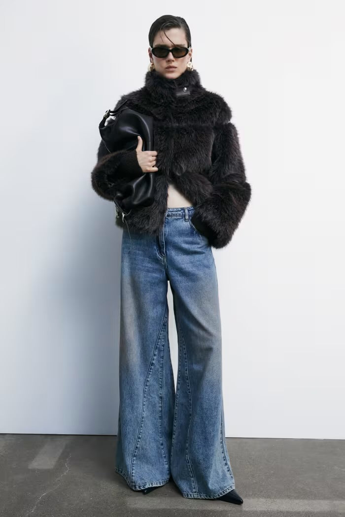 Kurze flauschige Jacke