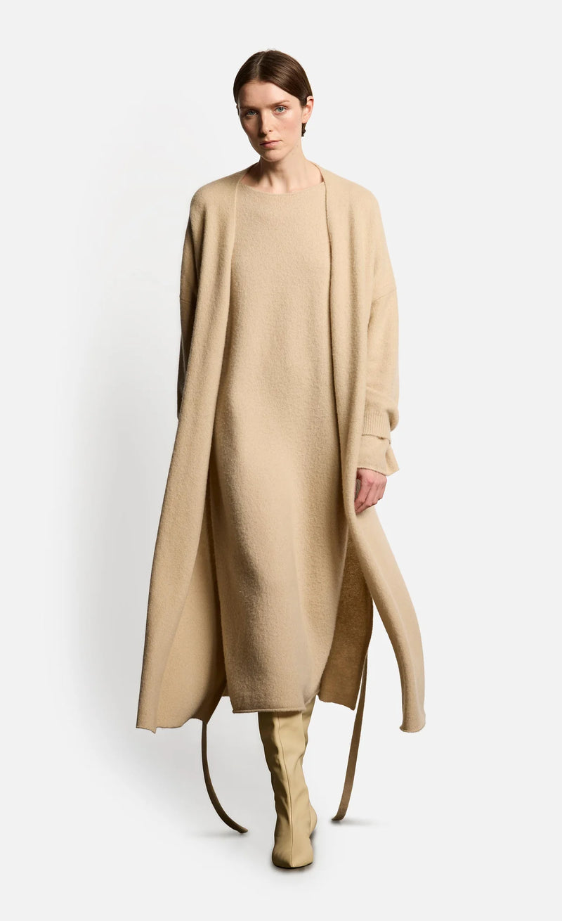 ANORANA
STRICKKLEID AUS GEWALKTEM KASCHMIR