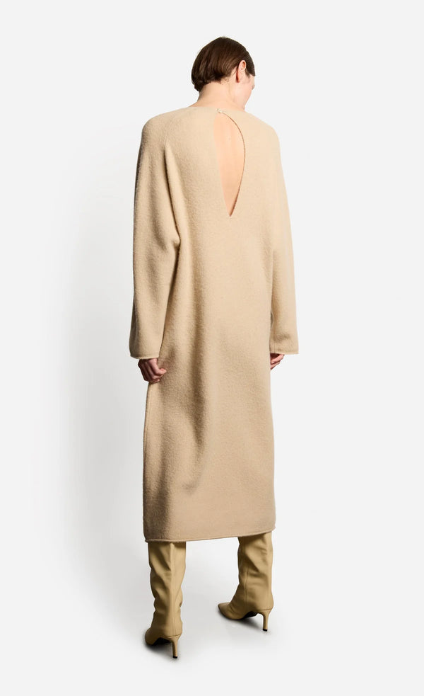 ANORANA
STRICKKLEID AUS GEWALKTEM KASCHMIR
