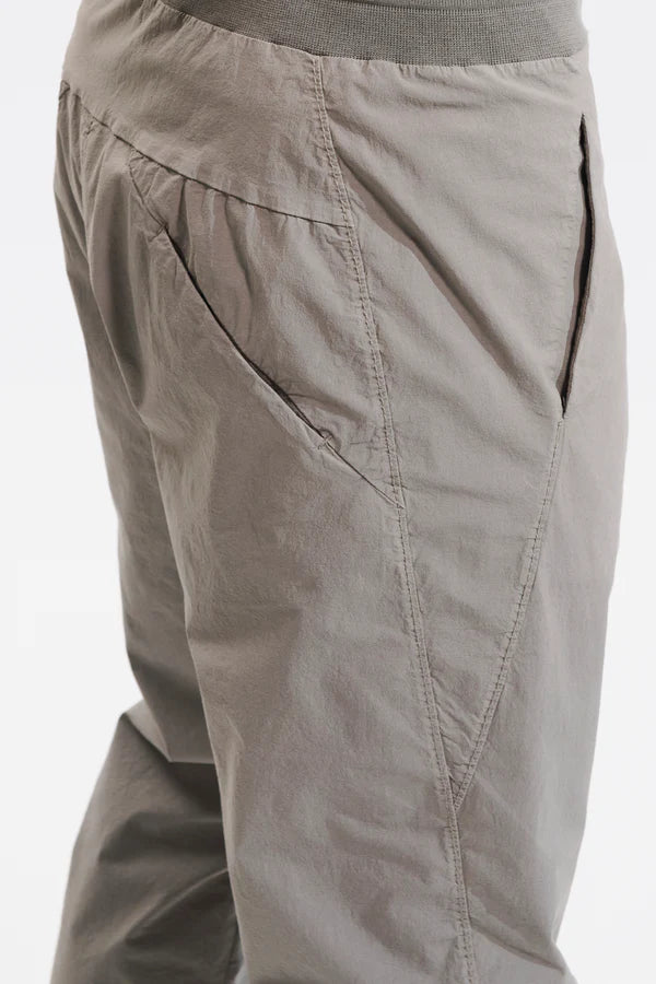 Loose-fitting jogging trousers in stretch crepe cotton with knitted waistband and drawstring Clay