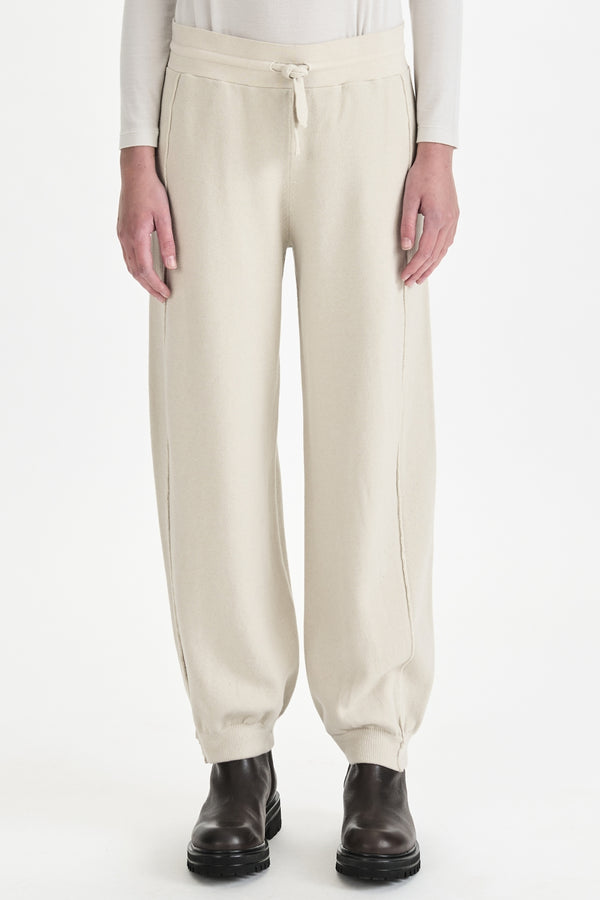 Pants in viscose and wool