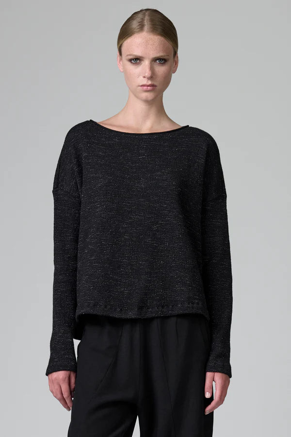 Oversize knit in micro-patterned wool and cotton with buttoning on the back