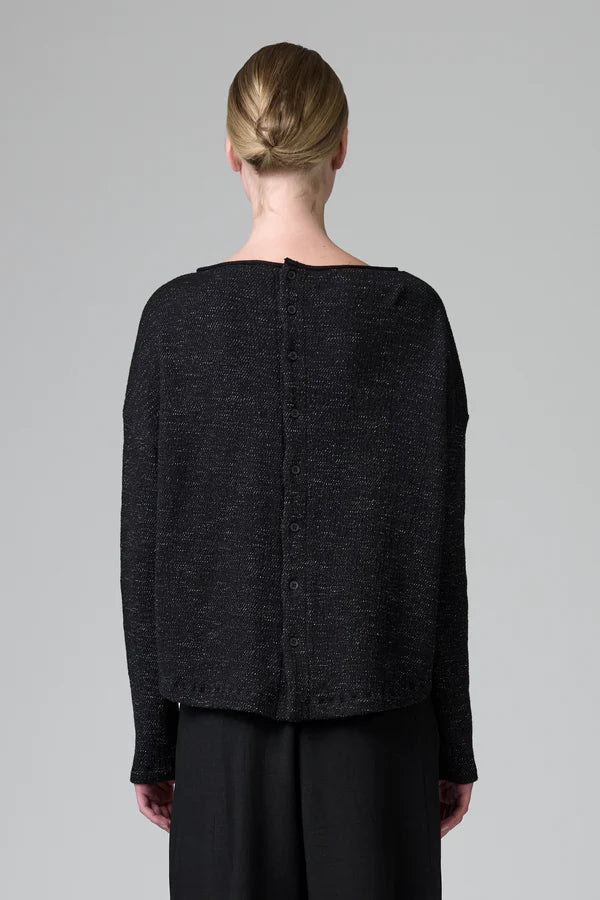Oversize knit in micro-patterned wool and cotton with buttoning on the back