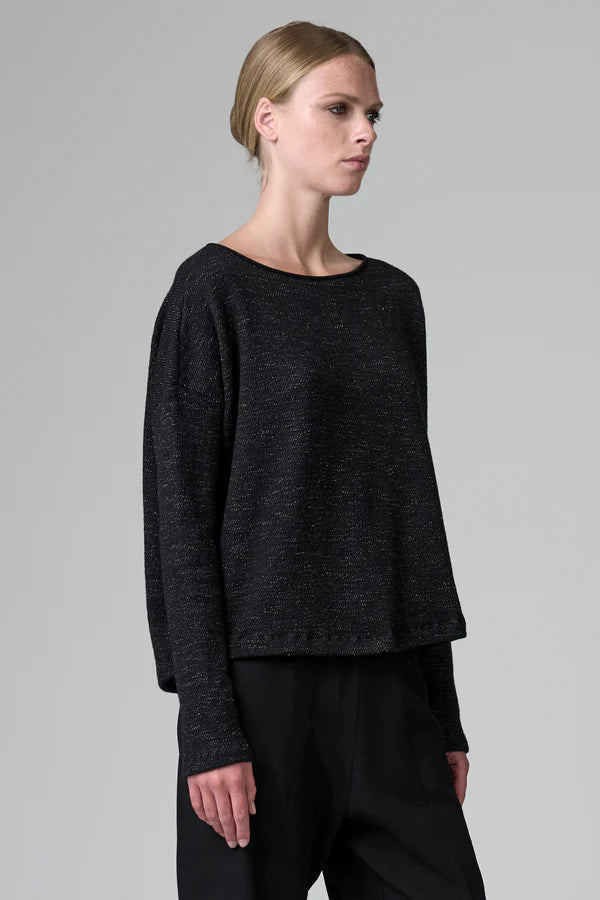 Oversize knit in micro-patterned wool and cotton with buttoning on the back