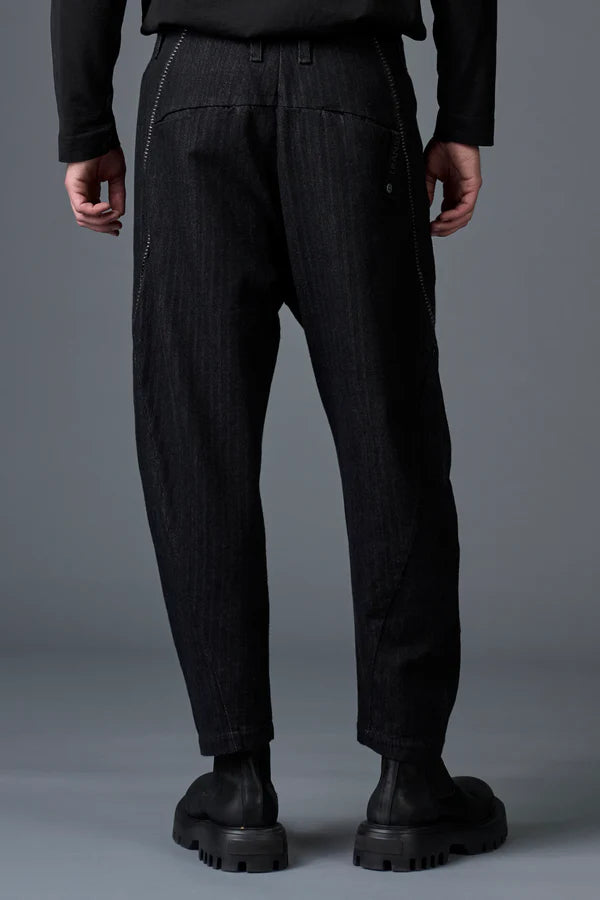 Ergonomic trousers in herringbone cotton and wool with contrasting thick yarn stitching
