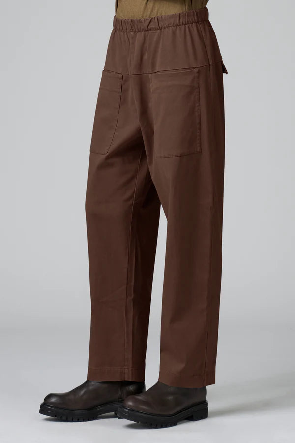 Comfort fit trousers with front pockets in viscose and cotton stretch. elastic waist