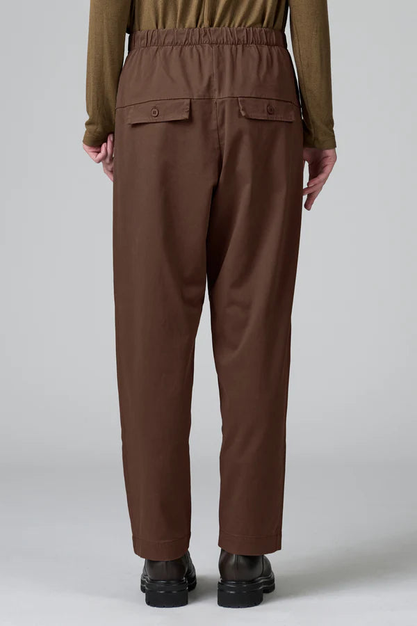 Comfort fit trousers with front pockets in viscose and cotton stretch. elastic waist