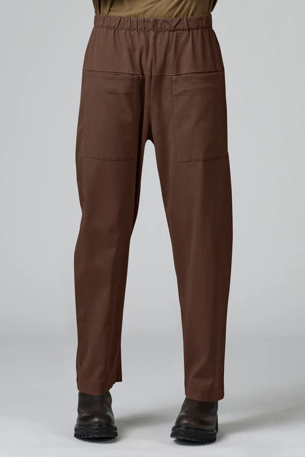 Comfort fit trousers with front pockets in viscose and cotton stretch. elastic waist