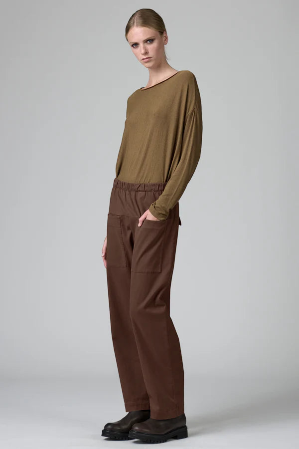 Comfort fit trousers with front pockets in viscose and cotton stretch. elastic waist