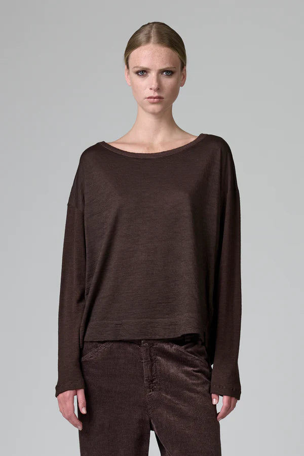 Oversize t-shirt in wool jersey with boiled wool inserts and ribbed sleeves, back with buttons merlot