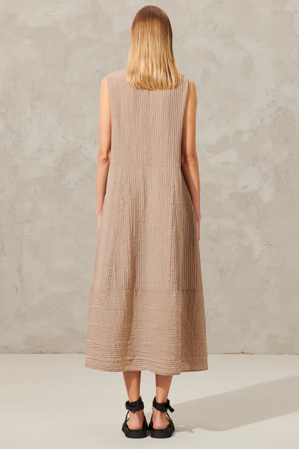 Long sleeveless dress in woven viscose blend fabric