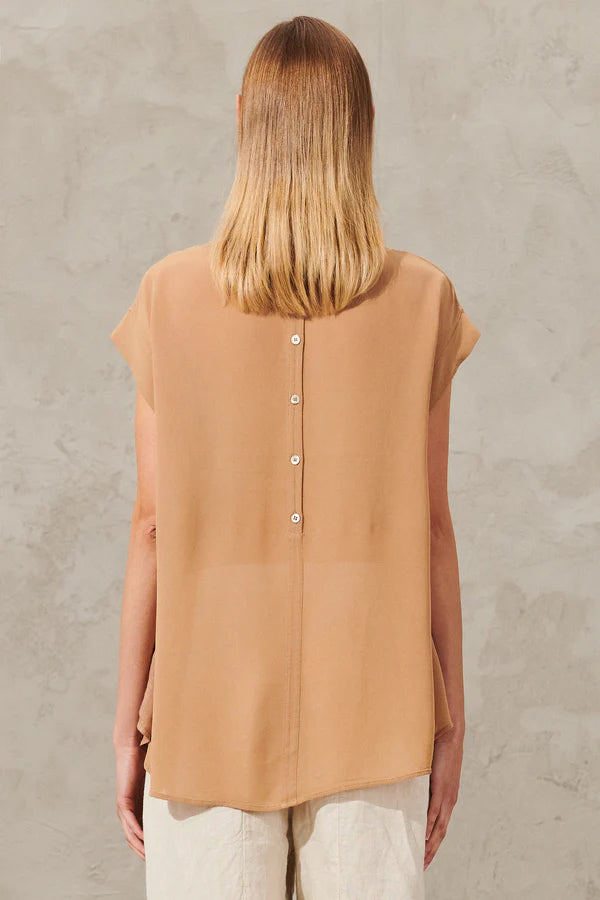 Linen shirt with viscose inserts and button opening at the back. knitted rib collar