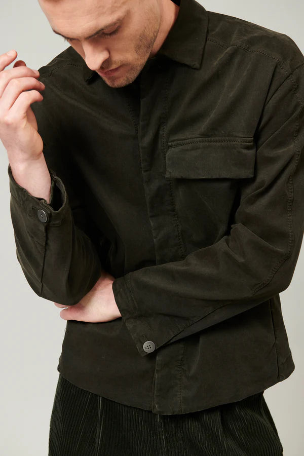 Buttoned opening overshirt in tencell and stretch modal and chest pocket with flap