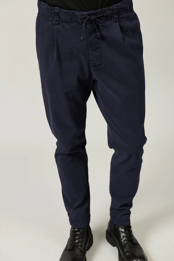 Tencel and modal stretch jogging pant loose-fit. elastic waistband with drawstring