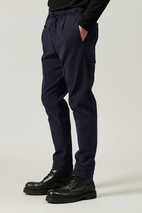 Tencel and modal stretch jogging pant loose-fit. elastic waistband with drawstring