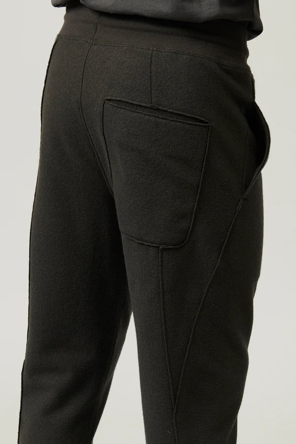 Raw cut boiled wool loose-fit jogging pant musk