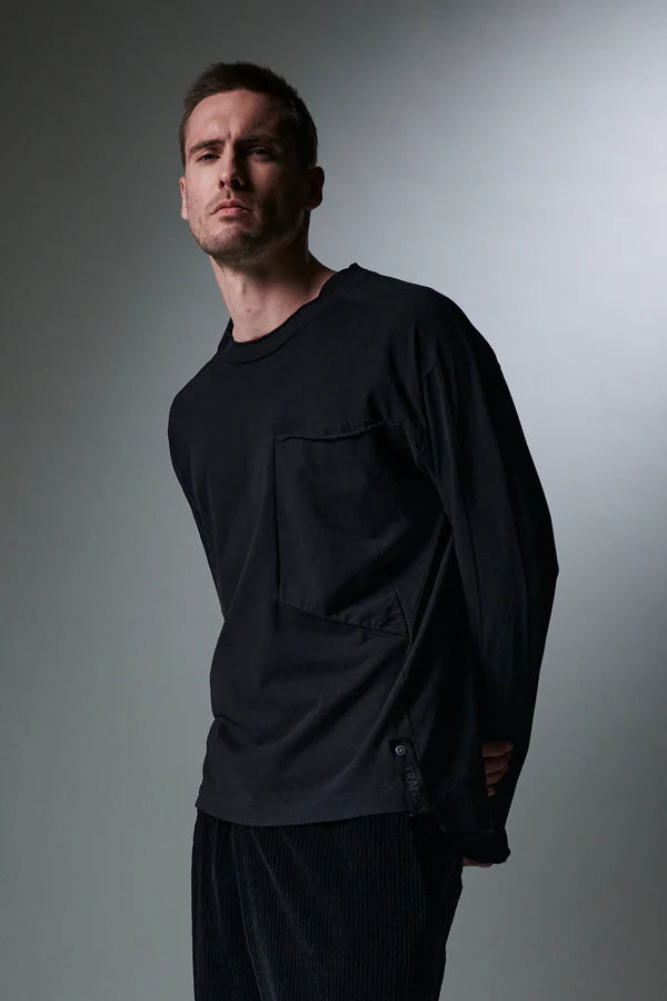 Oversize t-shirt in heavy cotton jersey with knitted collar edge and pocket