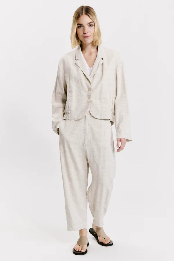 Flared over jacket with gathering motif on the bottom in linen and viscose stretch melange