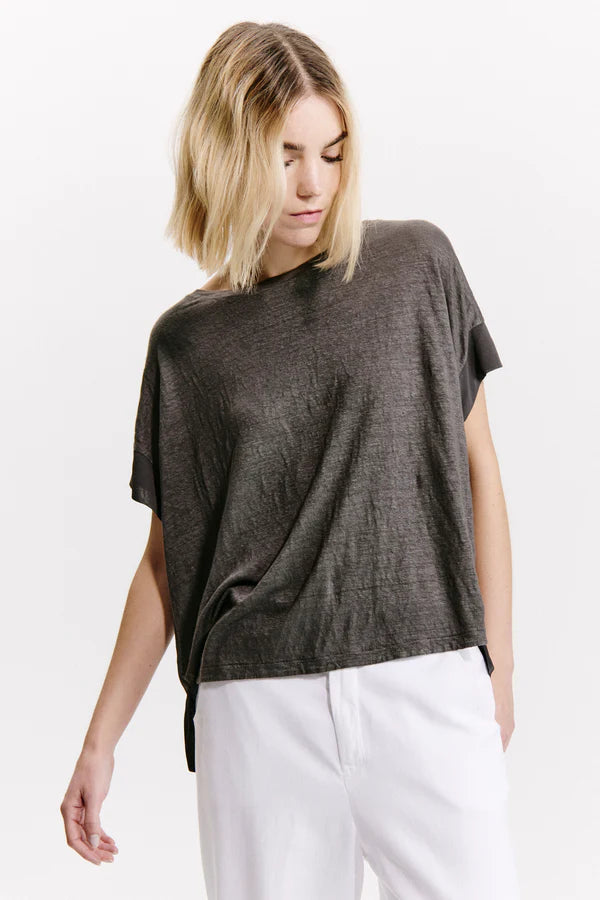 Half-sleeve over shirt in linen jersey in front with viscose georgette on back and sleeves