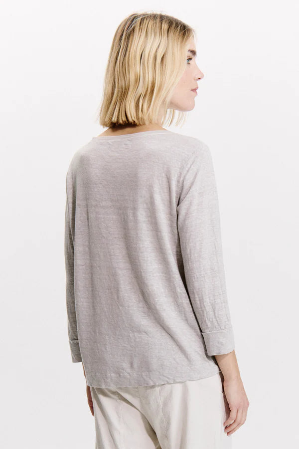 Rib knit v-neck slim fit t-shirt with elbow sleeves in linen jersey