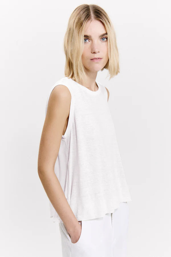 Wide-shouldered comfort fit tank top in linen jersey at front and back in georgette with rib edging