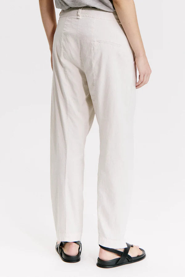 Comfort fit viscose and stretch linen trousers milk