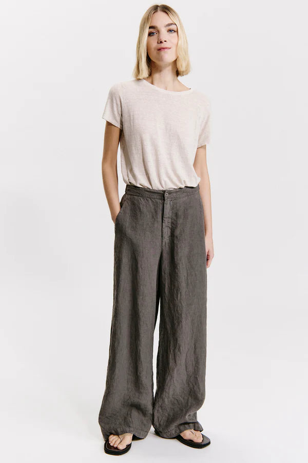 Linen palazzo trousers with elastic at the back. button and zip opening mud