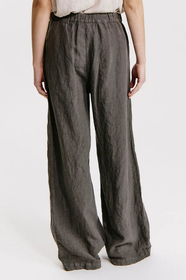 Linen palazzo trousers with elastic at the back. button and zip opening mud