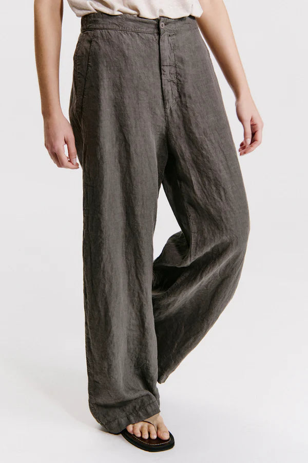 Linen palazzo trousers with elastic at the back. button and zip opening mud