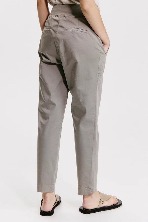 Slim fit stretch cotton trousers with elastic knit back grey