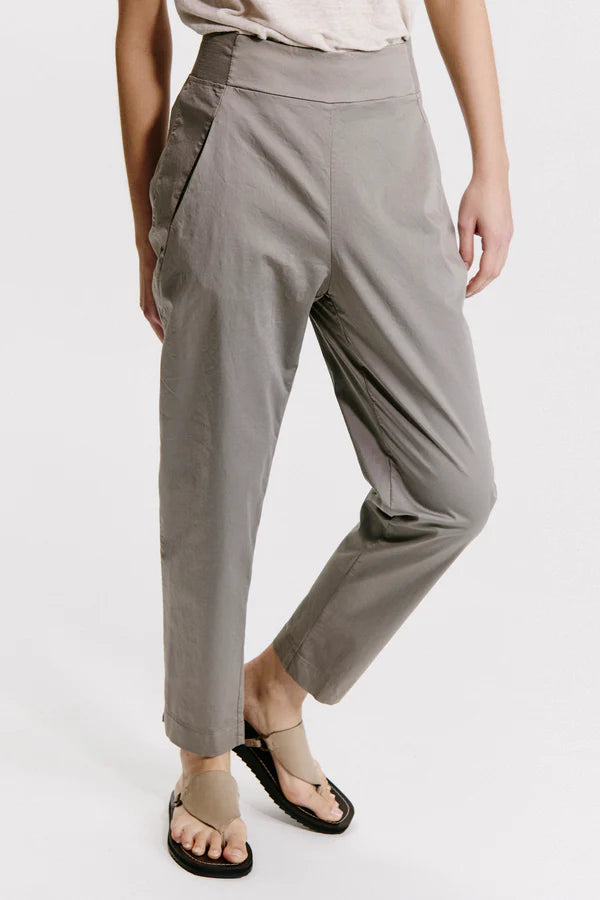 Slim fit stretch cotton trousers with elastic knit back grey