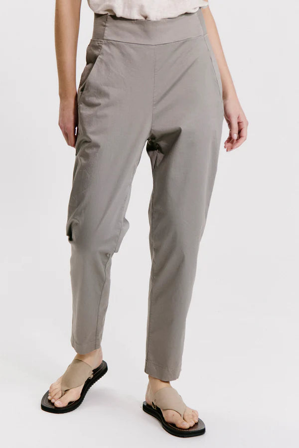 Slim fit stretch cotton trousers with elastic knit back grey