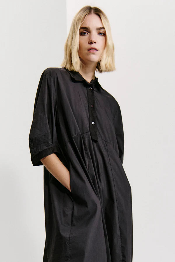 Bombe'-shaped calf-length dress with buttoned polo shirt opening and wide elbow-length sleeves in st