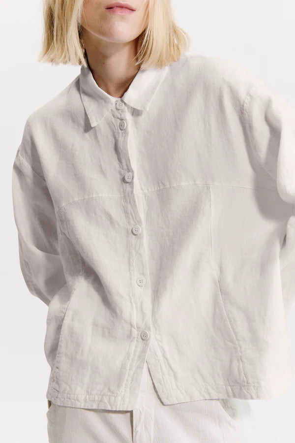 Linen shirt, comfort fit with shirt collar sand