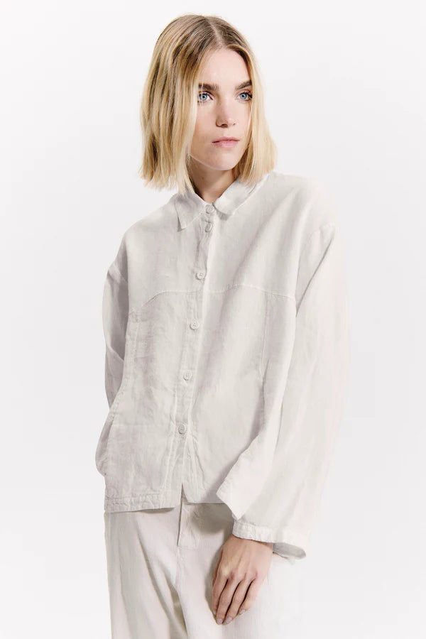 Linen shirt, comfort fit with shirt collar sand