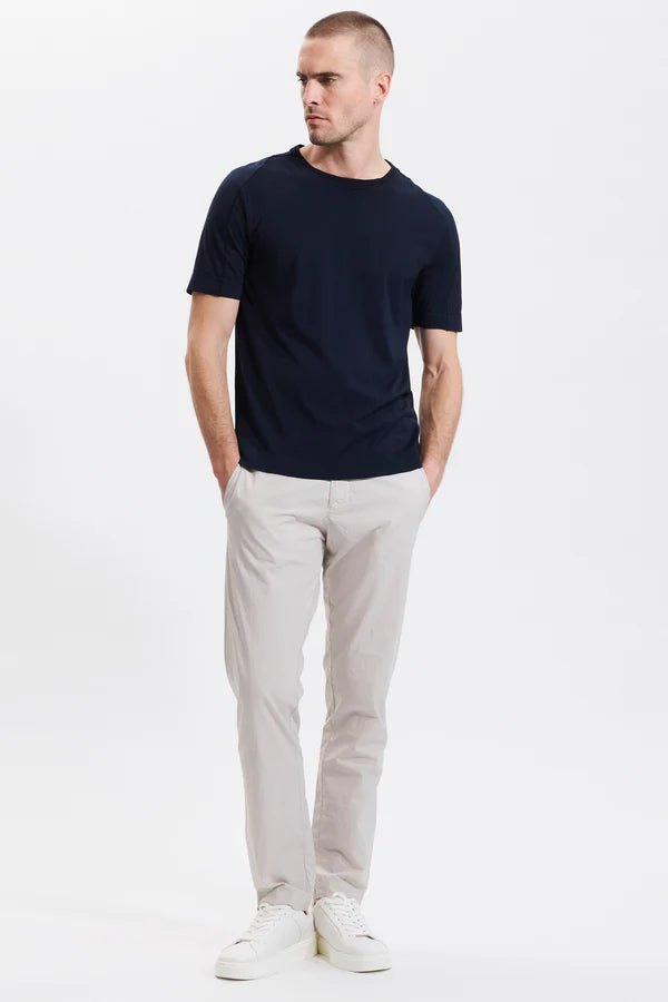 Roundneck regular-fit t-shirt in cotton jersey. knitted neck edge blue