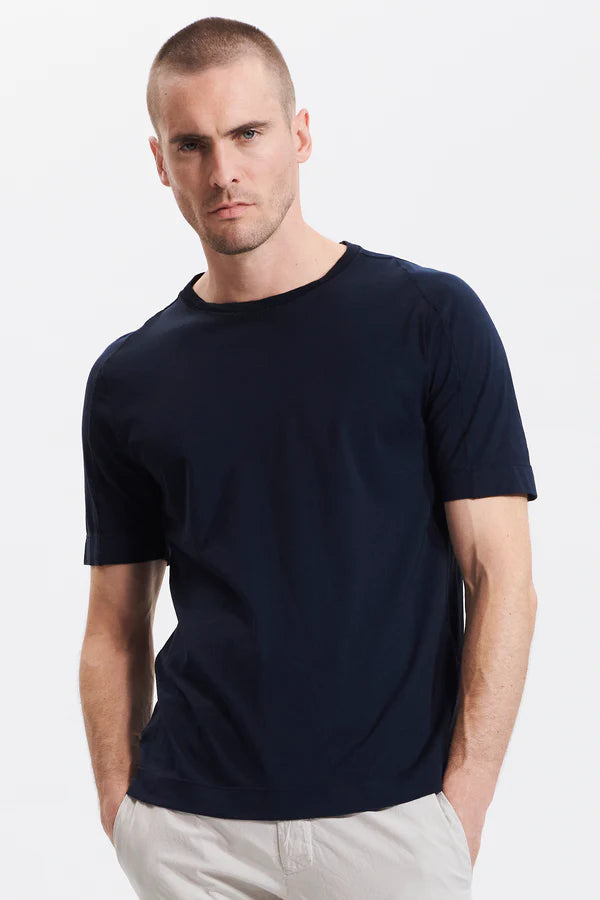 Roundneck regular-fit t-shirt in cotton jersey. knitted neck edge blue