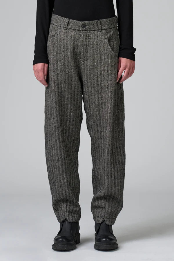 Comfort fit trousers with split at bottom leg in herringbone stretch wool blend