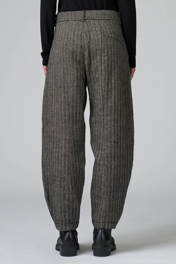 Comfort fit trousers with split at bottom leg in herringbone stretch wool blend