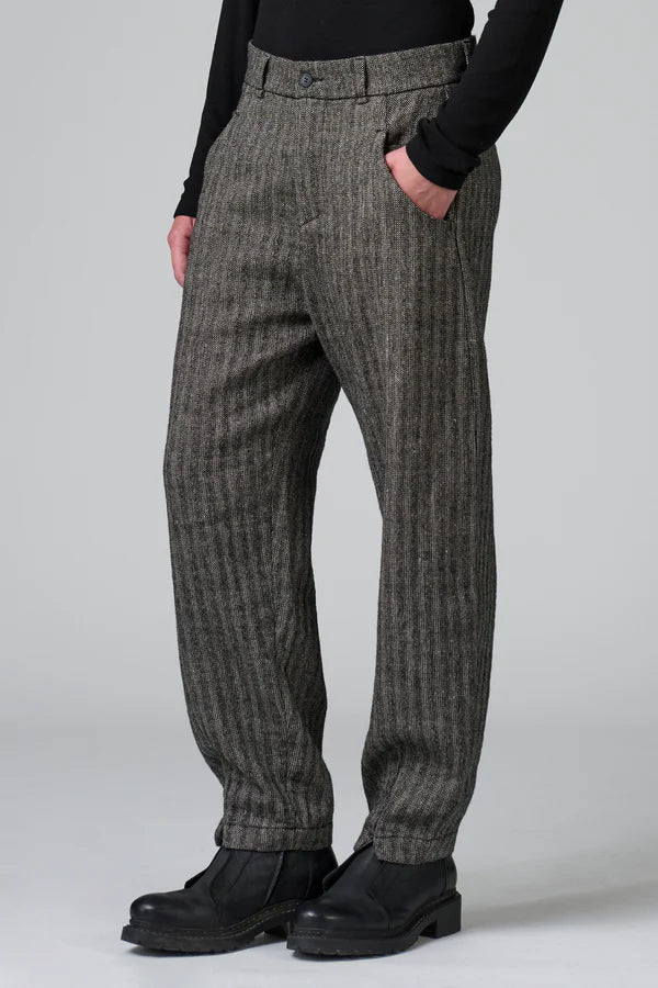 Comfort fit trousers with split at bottom leg in herringbone stretch wool blend