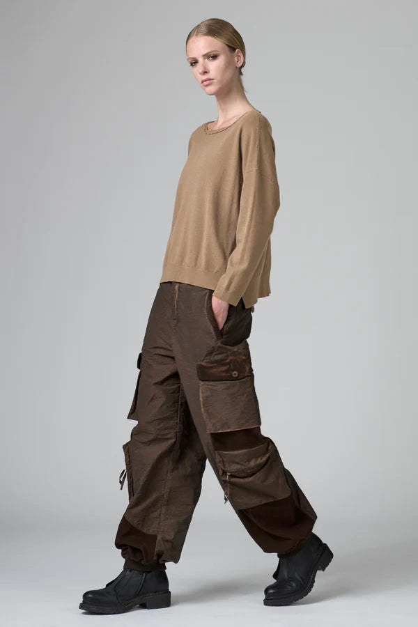 Oversized viscose and wool stretch knit. boxed shaped and boat neck