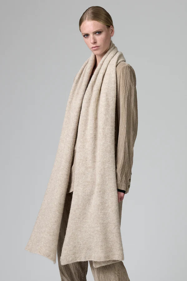 Knitted scarf in alpaca and wool blend