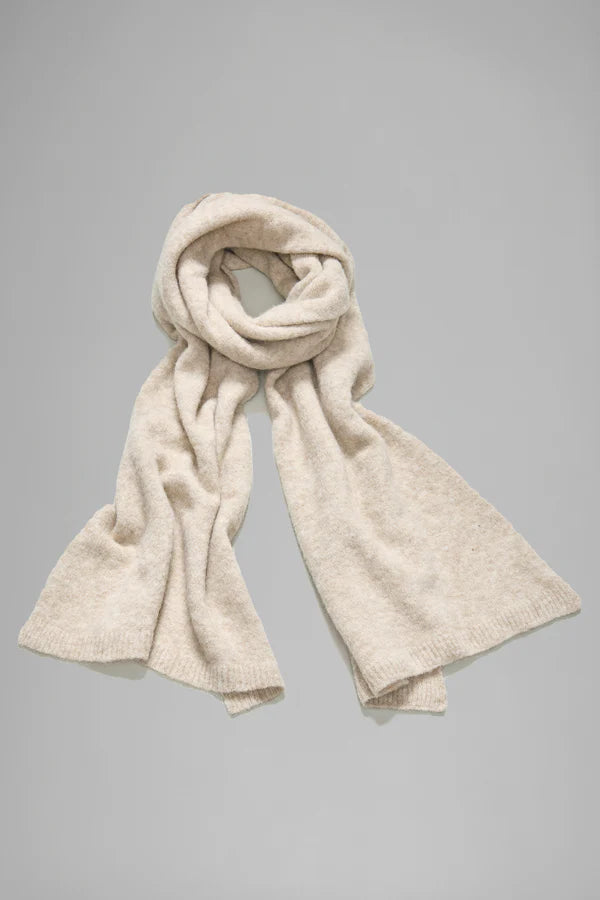 Knitted scarf in alpaca and wool blend