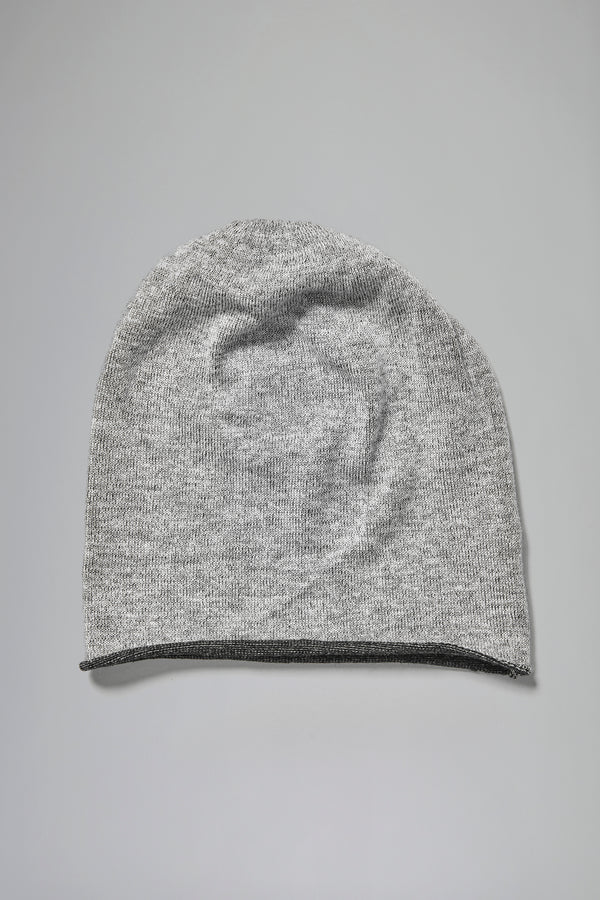 Vanisé cap in cashemere on the outside and virgin wool on the inside