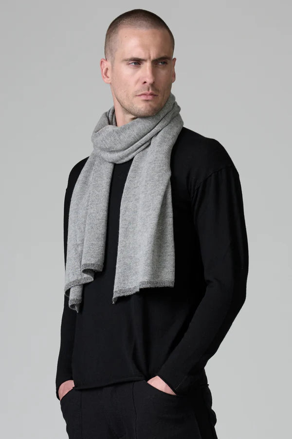 Vanisé scarf in cashemere on the outside and virgin wool on the inside